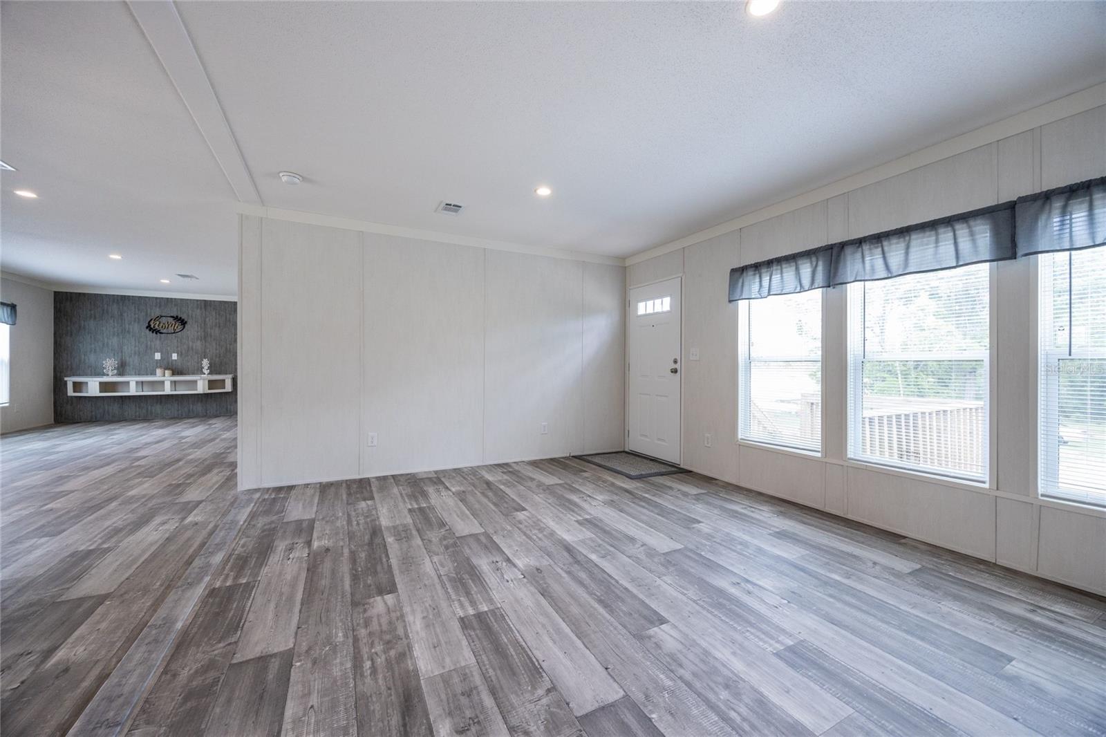 Image 18 of 45 For 14333 166 Place