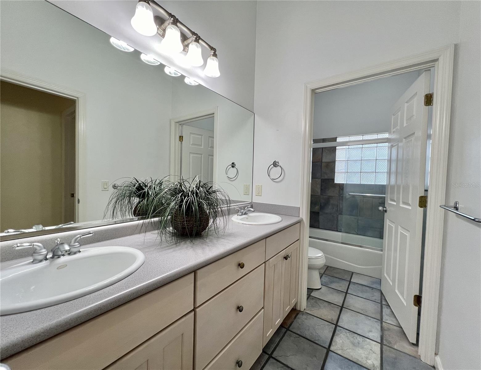 Image 11 of 14 For 11795 Creek Drive