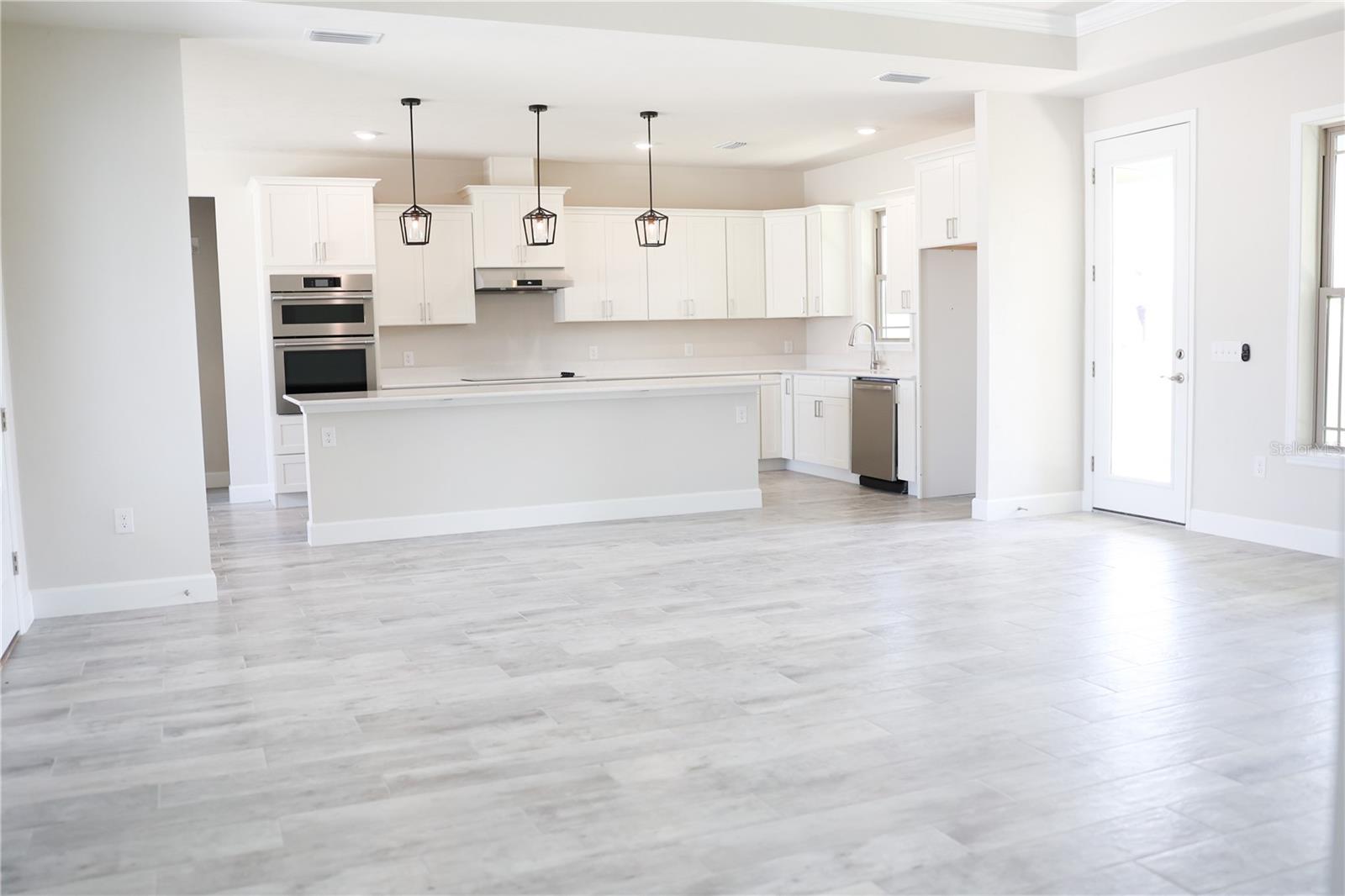 Listing photo id 12 for 24695 21st Lane