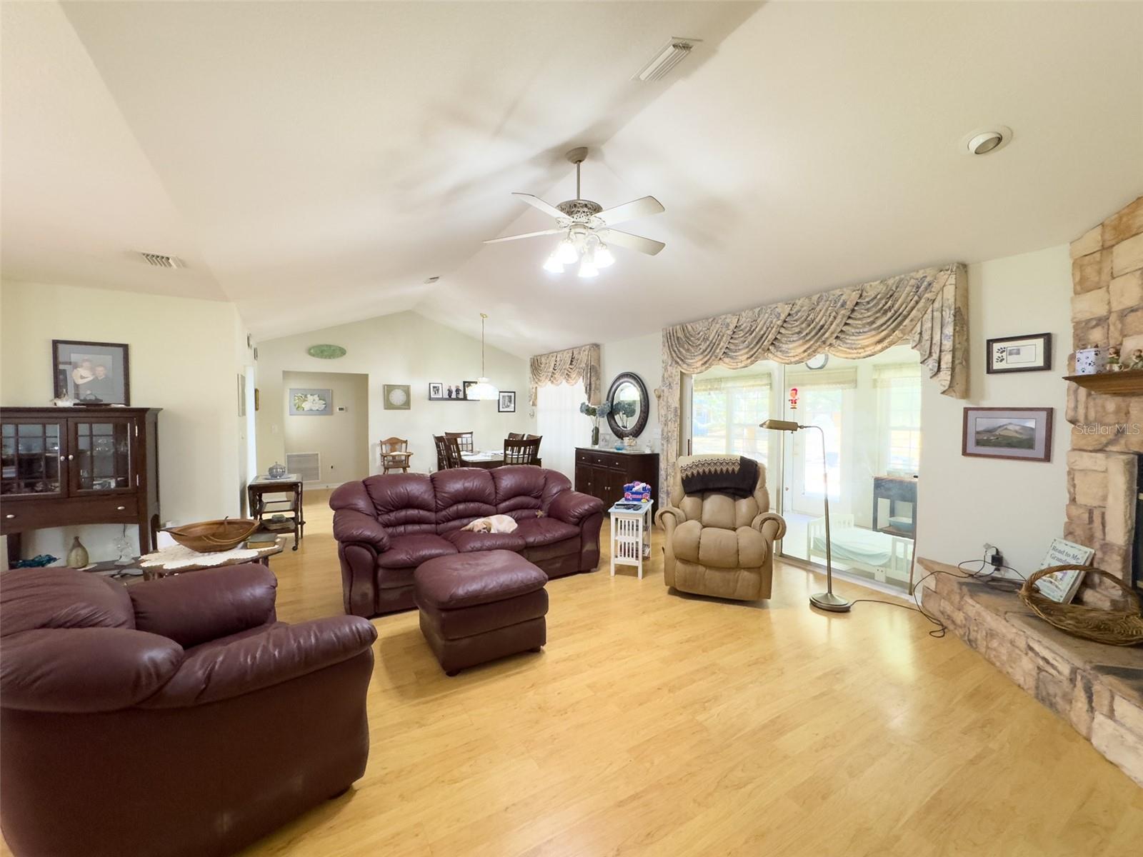 Image 4 of 24 For 7628 Alameda Way