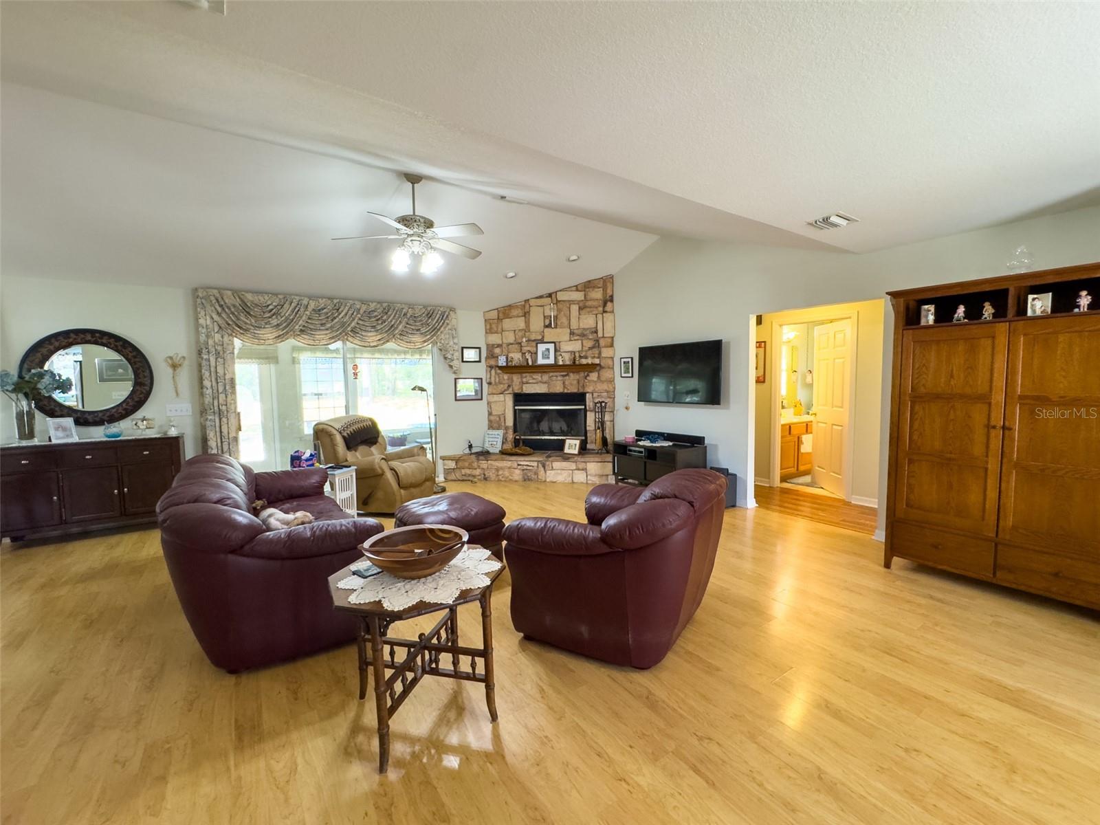 Image 5 of 24 For 7628 Alameda Way