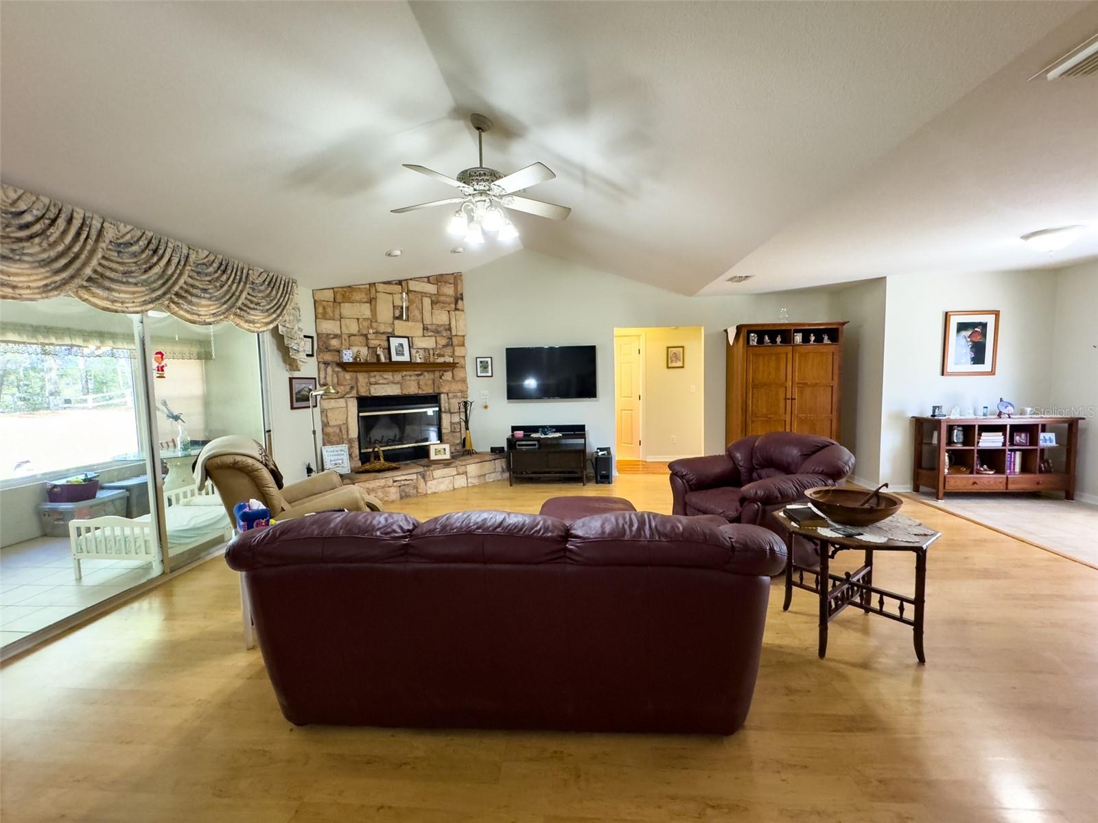 Image 6 of 24 For 7628 Alameda Way