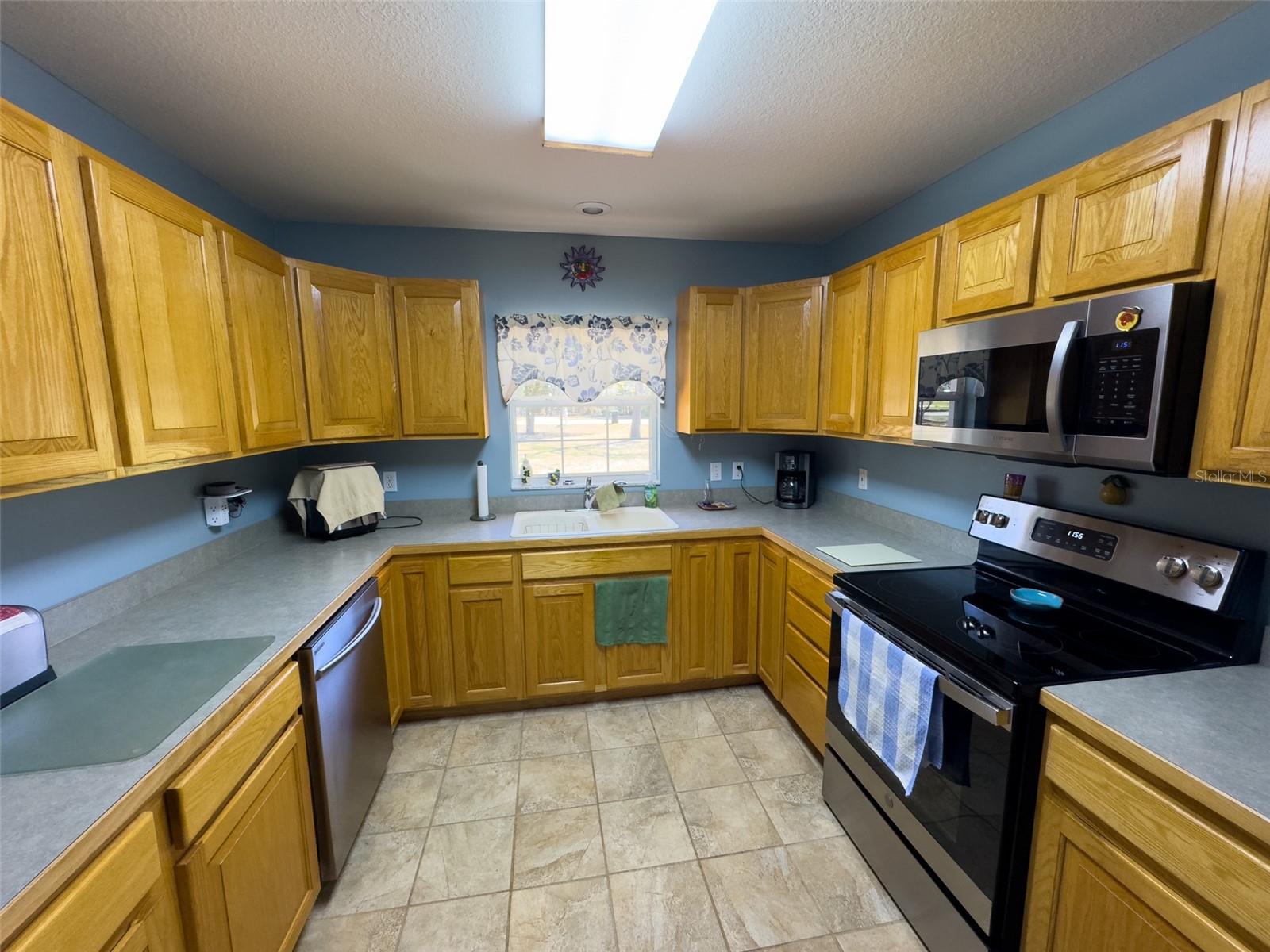 Image 7 of 24 For 7628 Alameda Way