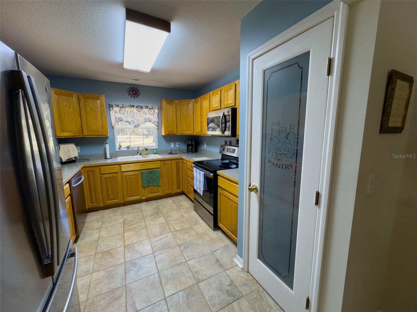 Image 8 of 24 For 7628 Alameda Way