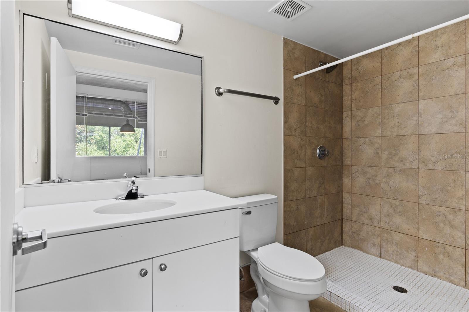 Image 19 of 21 For 2515 35th Place 203