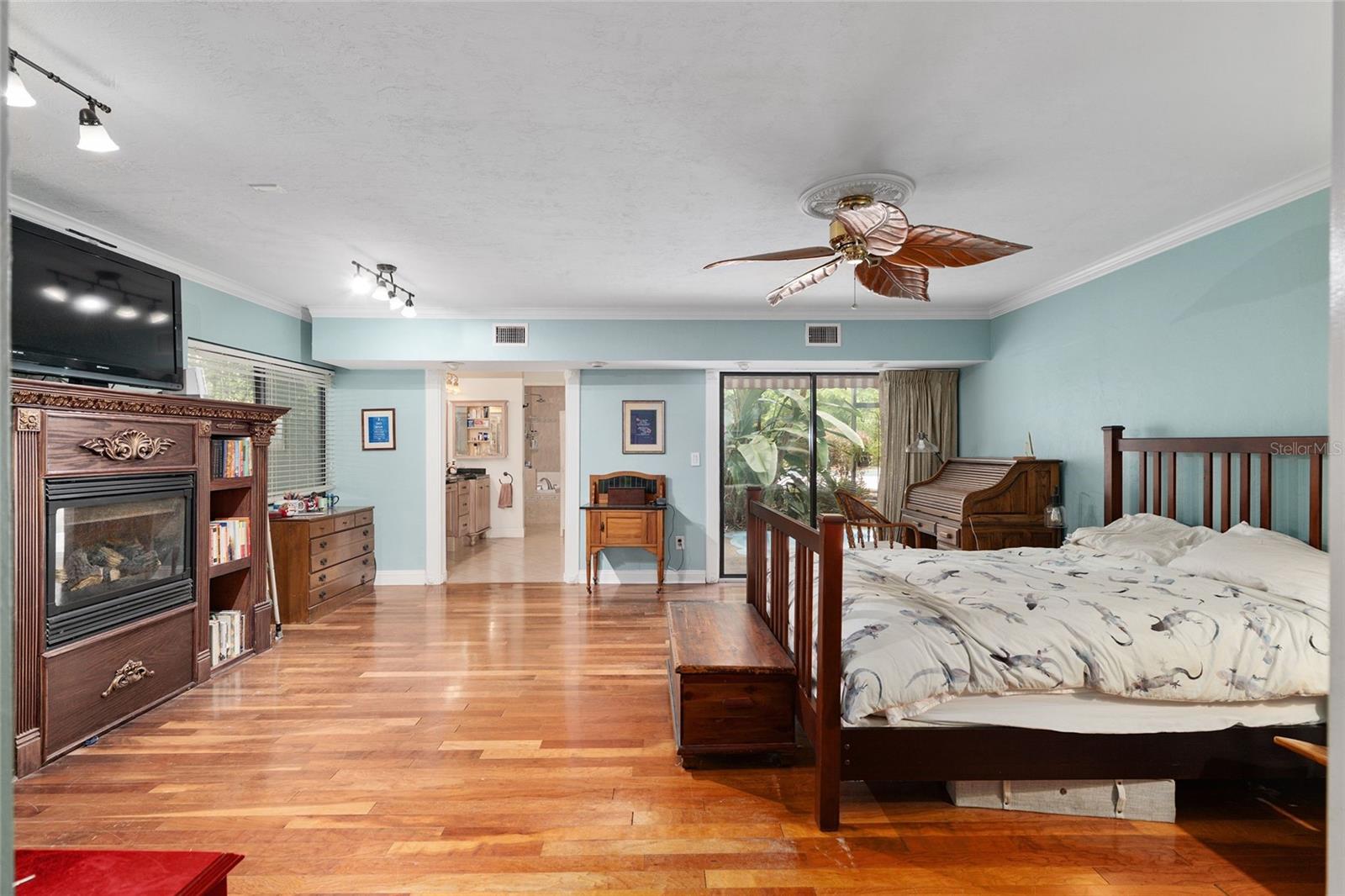 Image 18 of 47 For 4714 19th Place