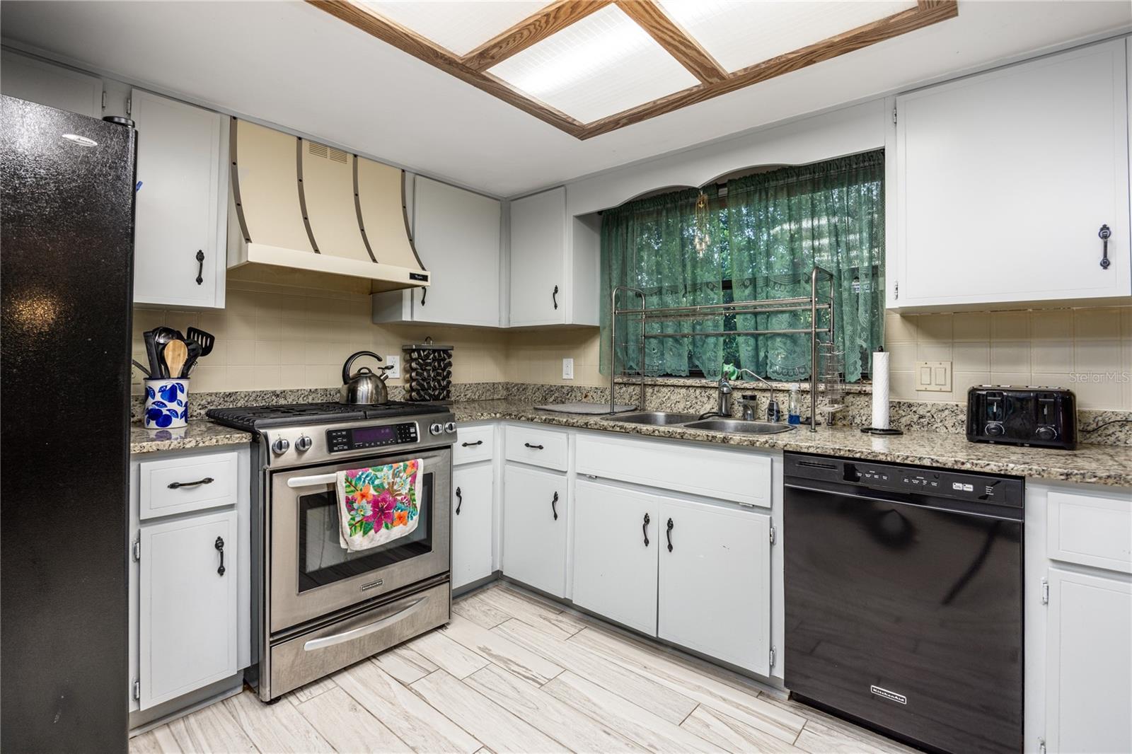 Image 10 of 49 For 21628 69th Avenue