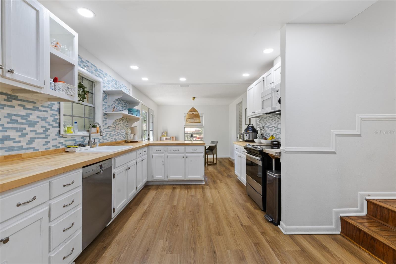 Image 11 of 47 For 14713 146th Avenue
