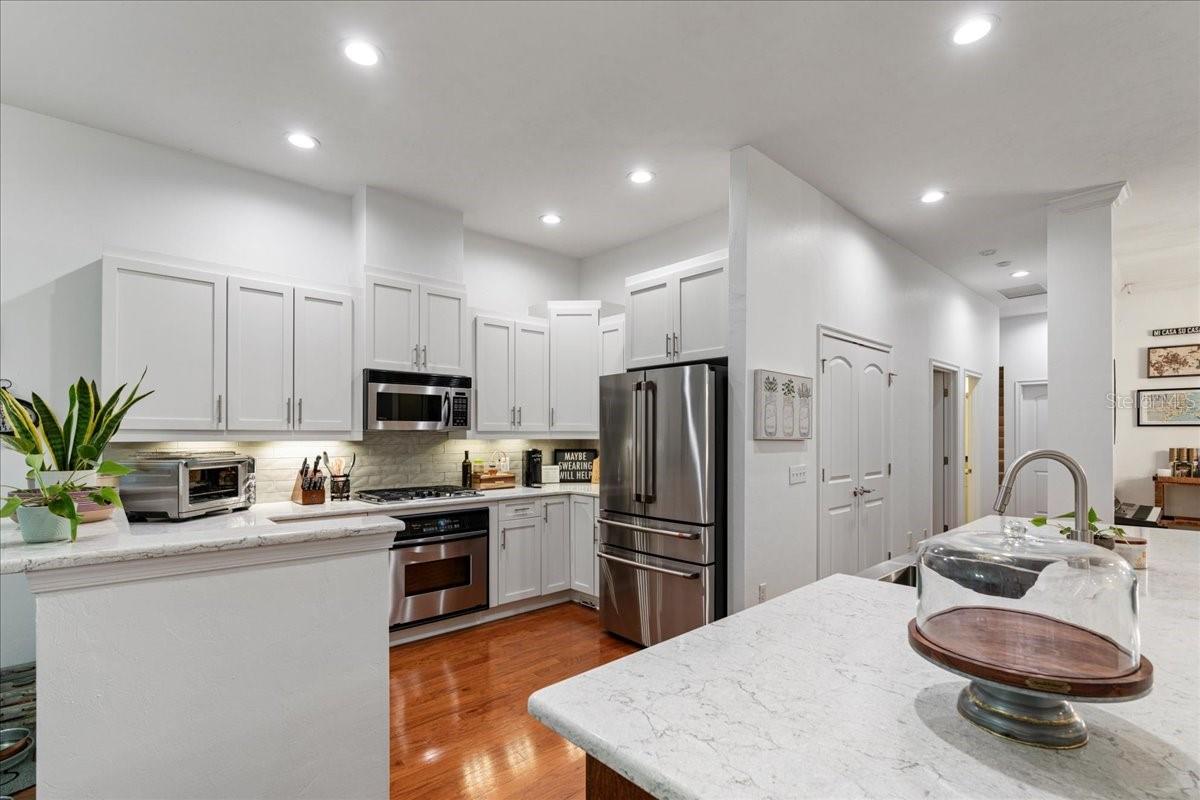 Image 18 of 38 For 5209 57th Terrace
