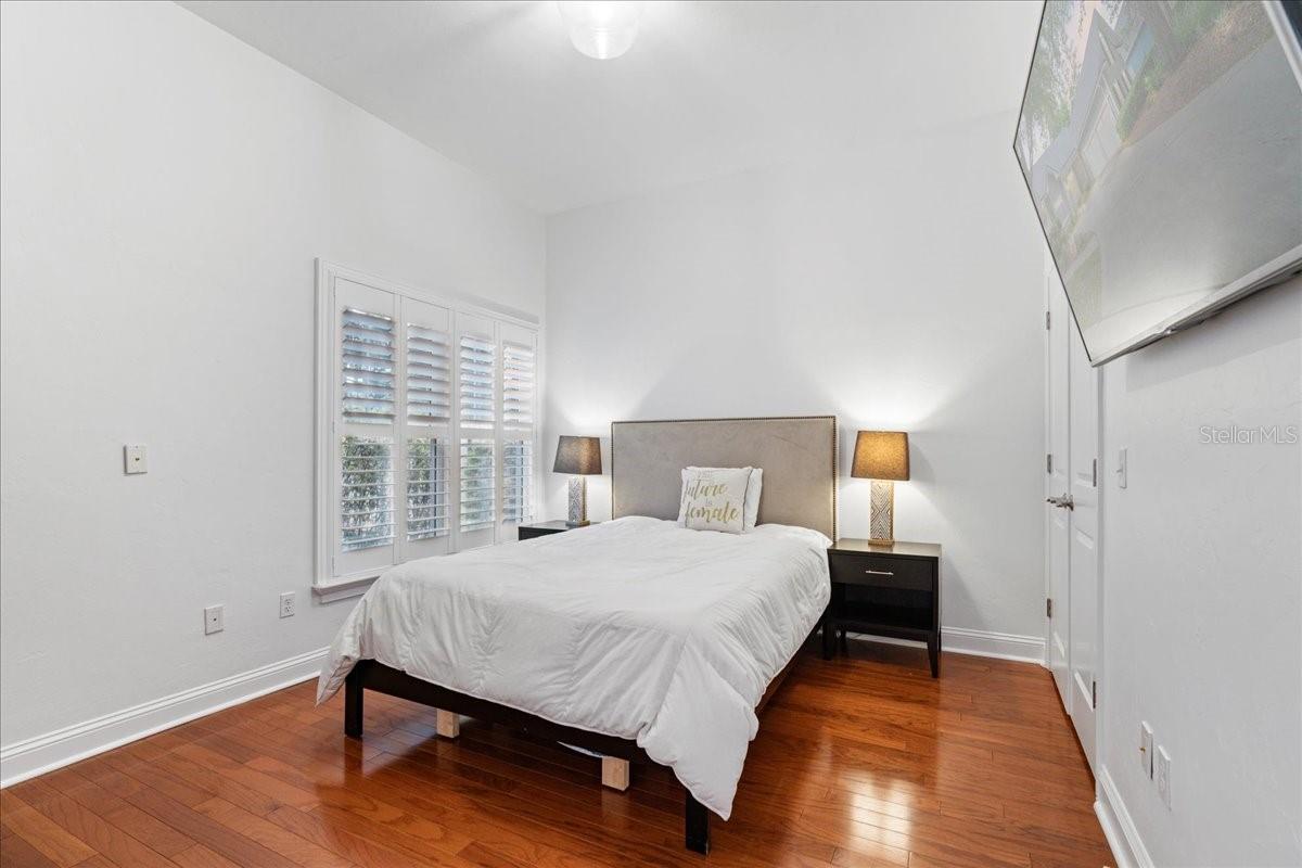 Image 22 of 38 For 5209 57th Terrace