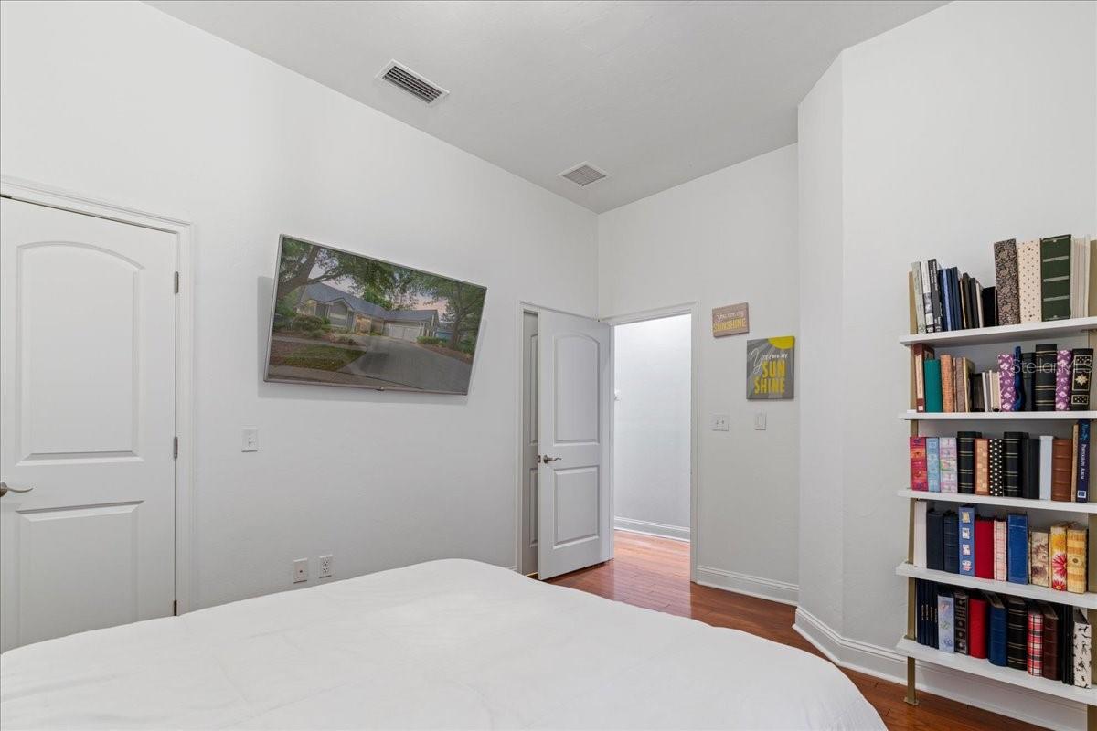 Image 23 of 38 For 5209 57th Terrace