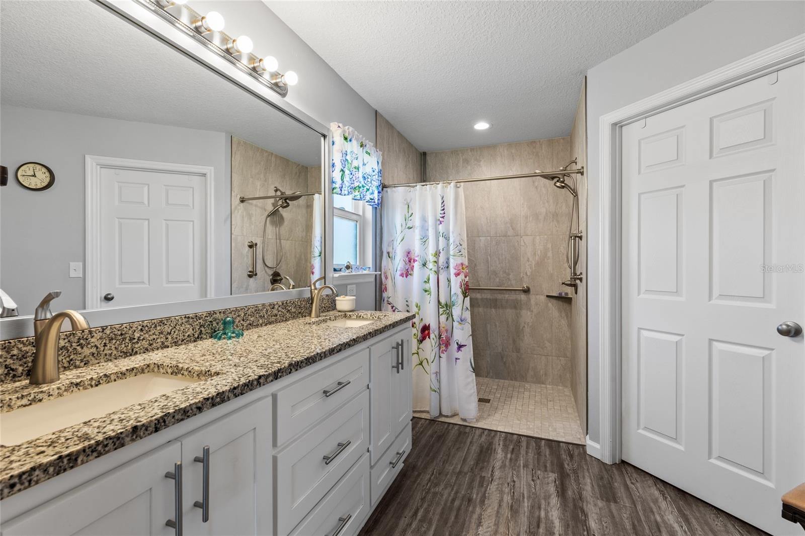 Image 19 of 40 For 830 Chesterfield Circle