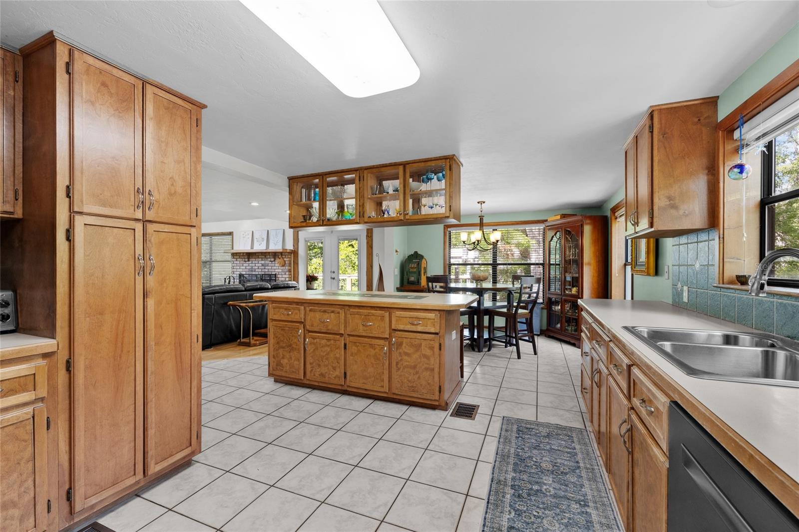 Image 19 of 60 For 2714 Santa Fe Drive