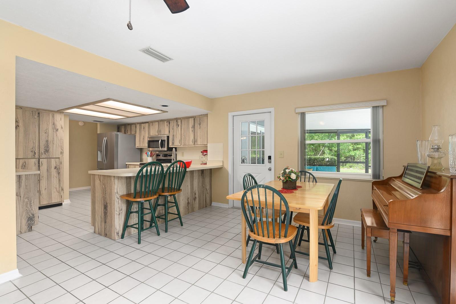 Image 21 of 66 For 23719 142nd Avenue