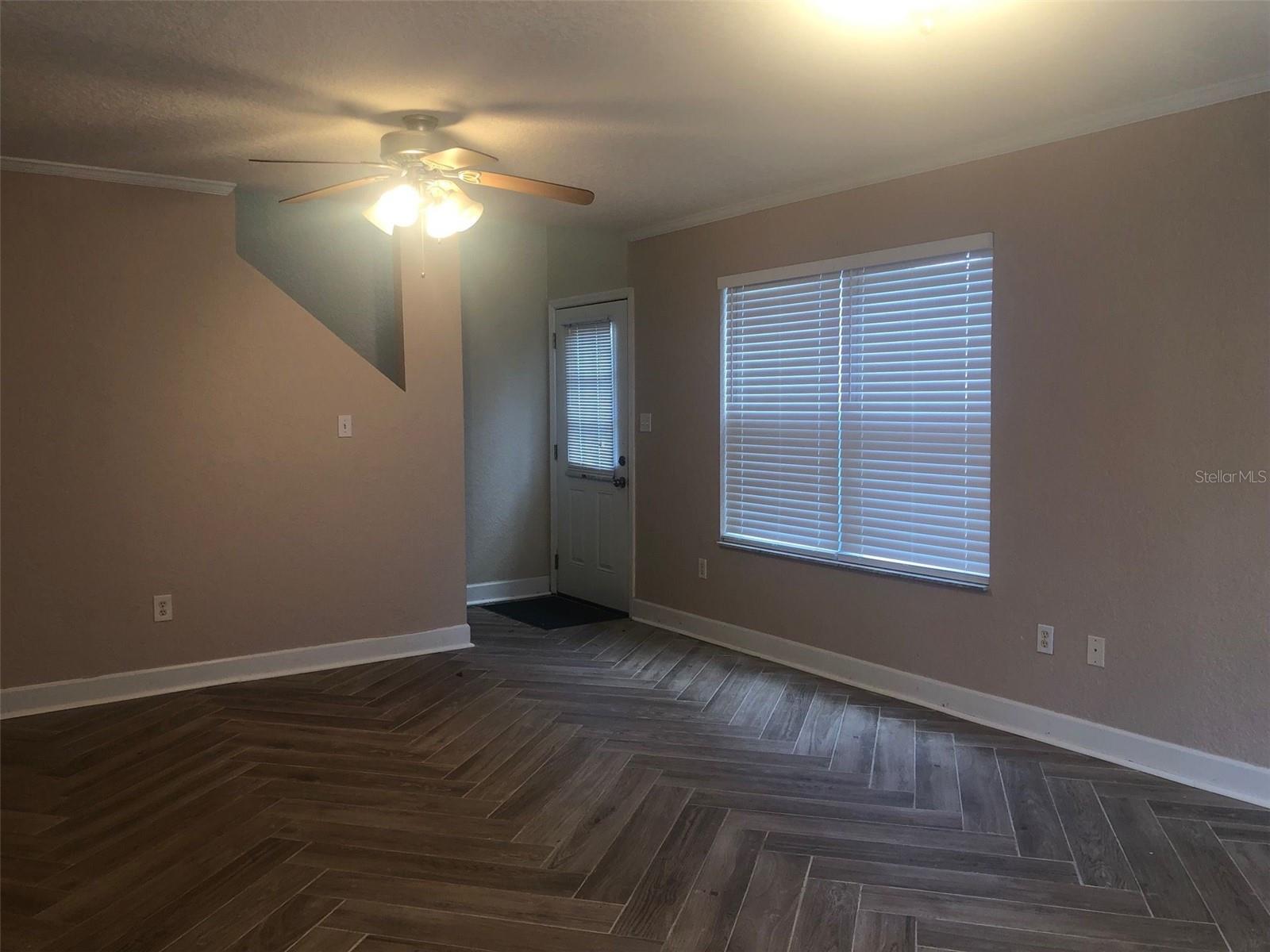 Image 12 of 19 For 609 10th Lane 1