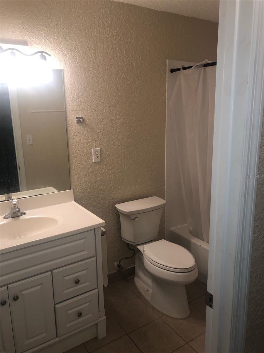 Image 15 of 19 For 609 10th Lane 1