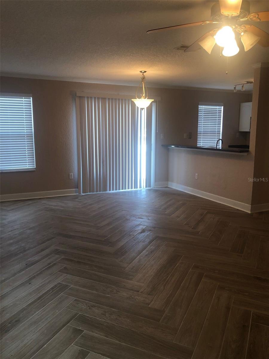 Image 2 of 19 For 609 10th Lane 1