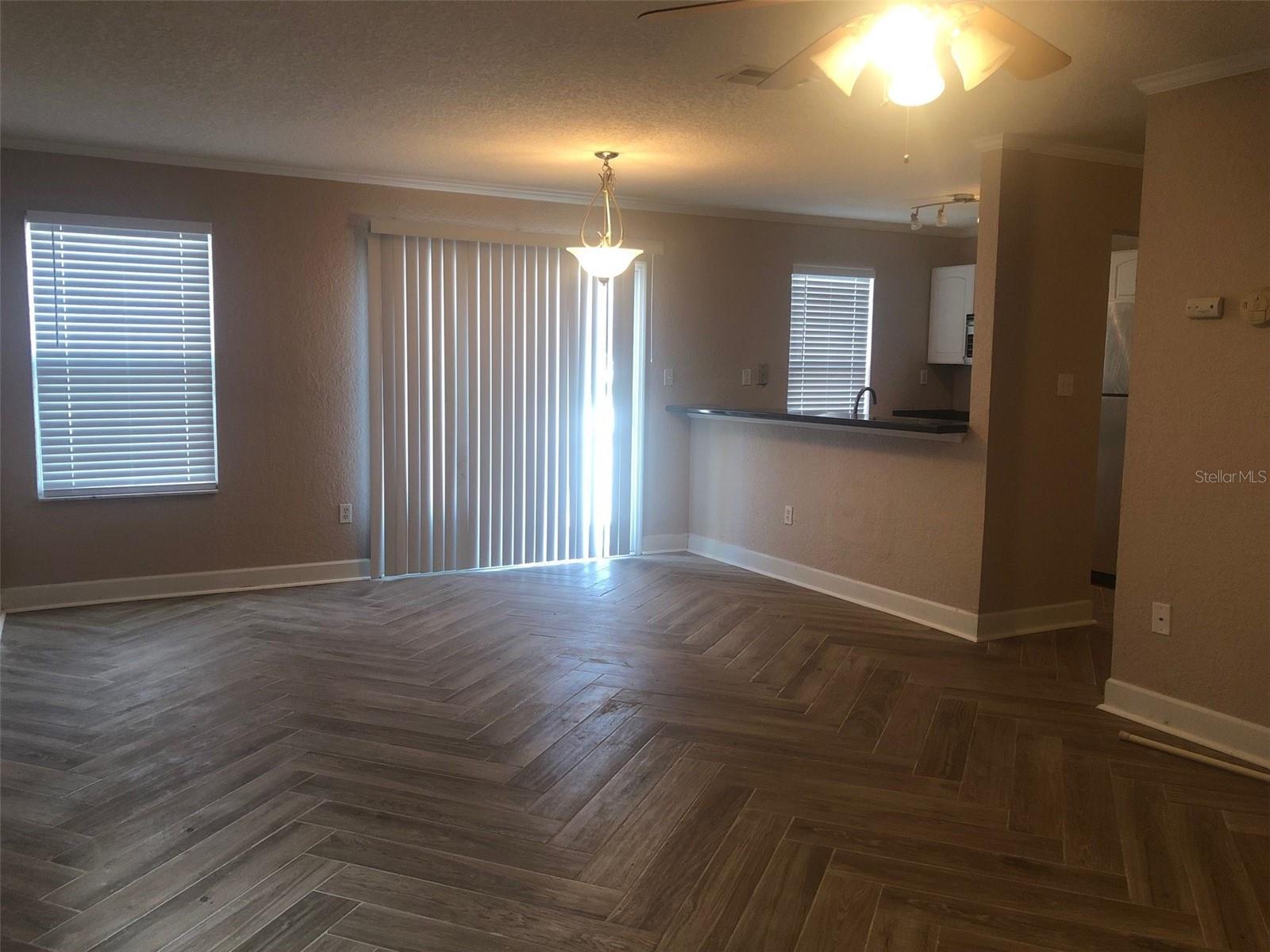 Image 3 of 19 For 609 10th Lane 1