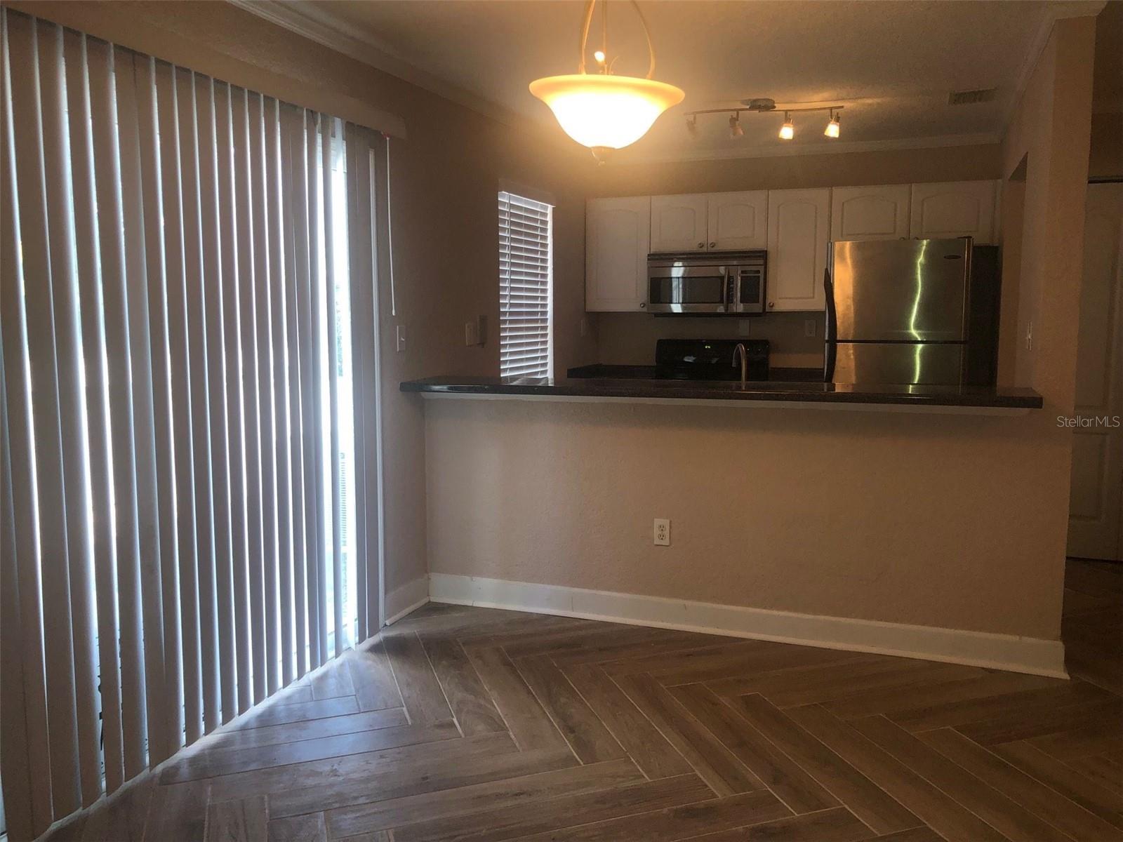 Image 4 of 19 For 609 10th Lane 1