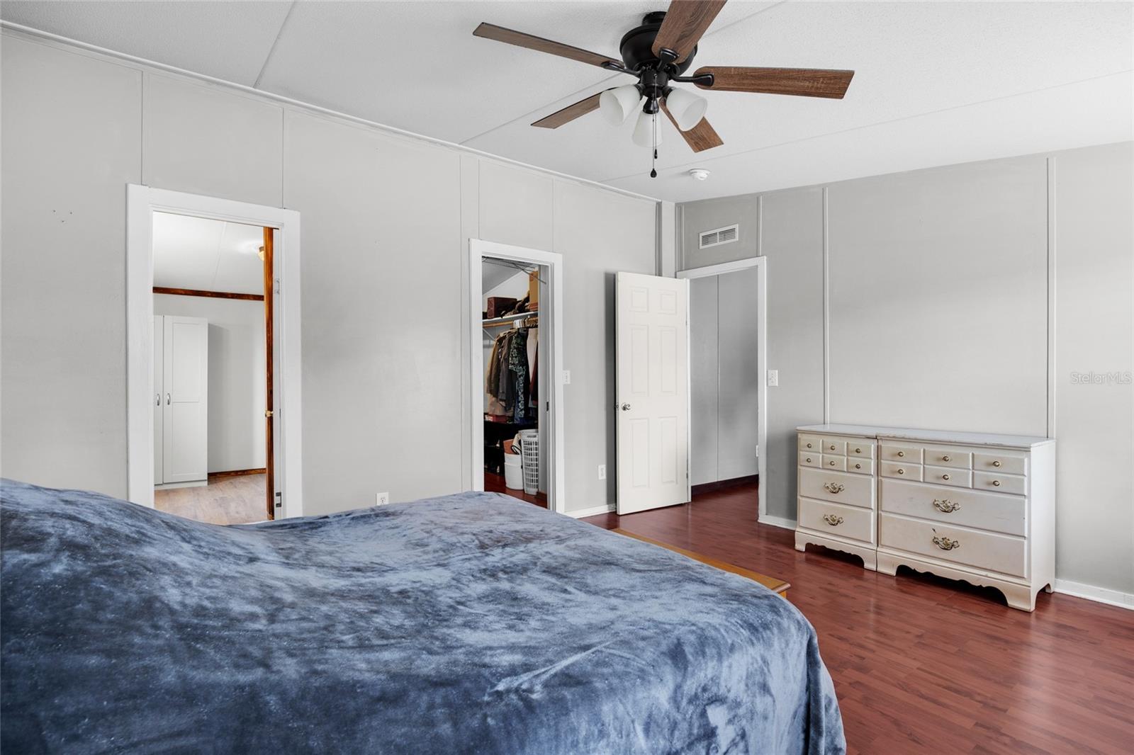 Image 17 of 39 For 25426 Cr 239