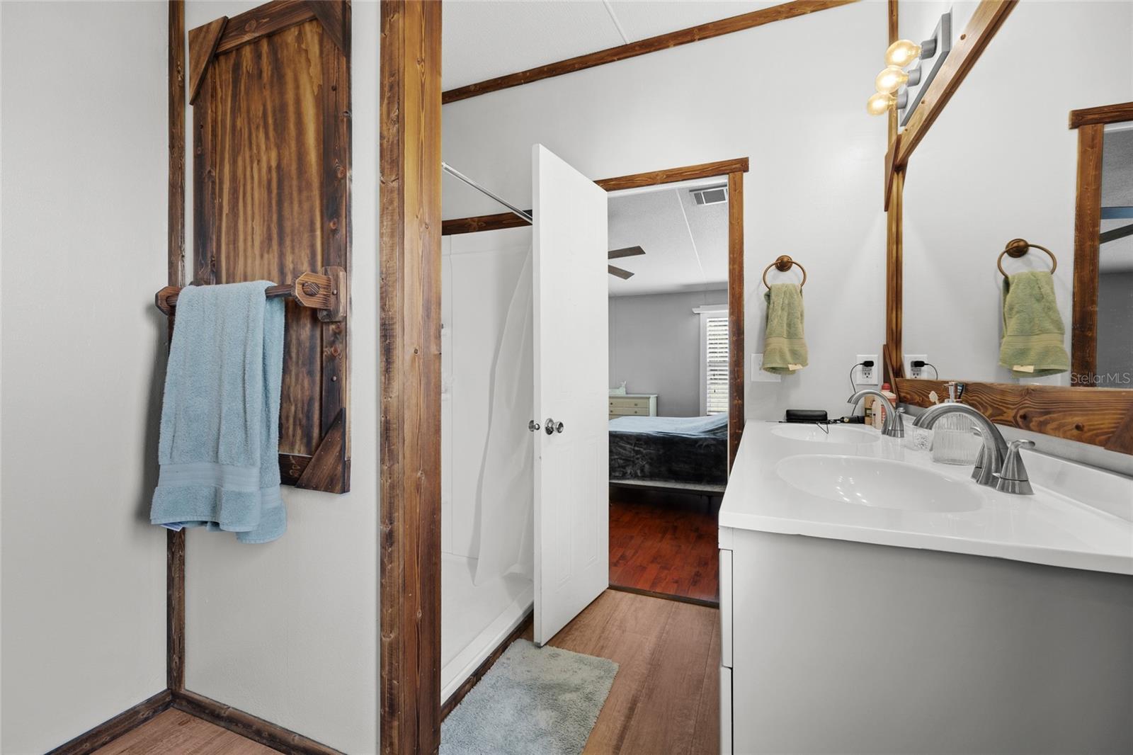 Image 18 of 39 For 25426 Cr 239