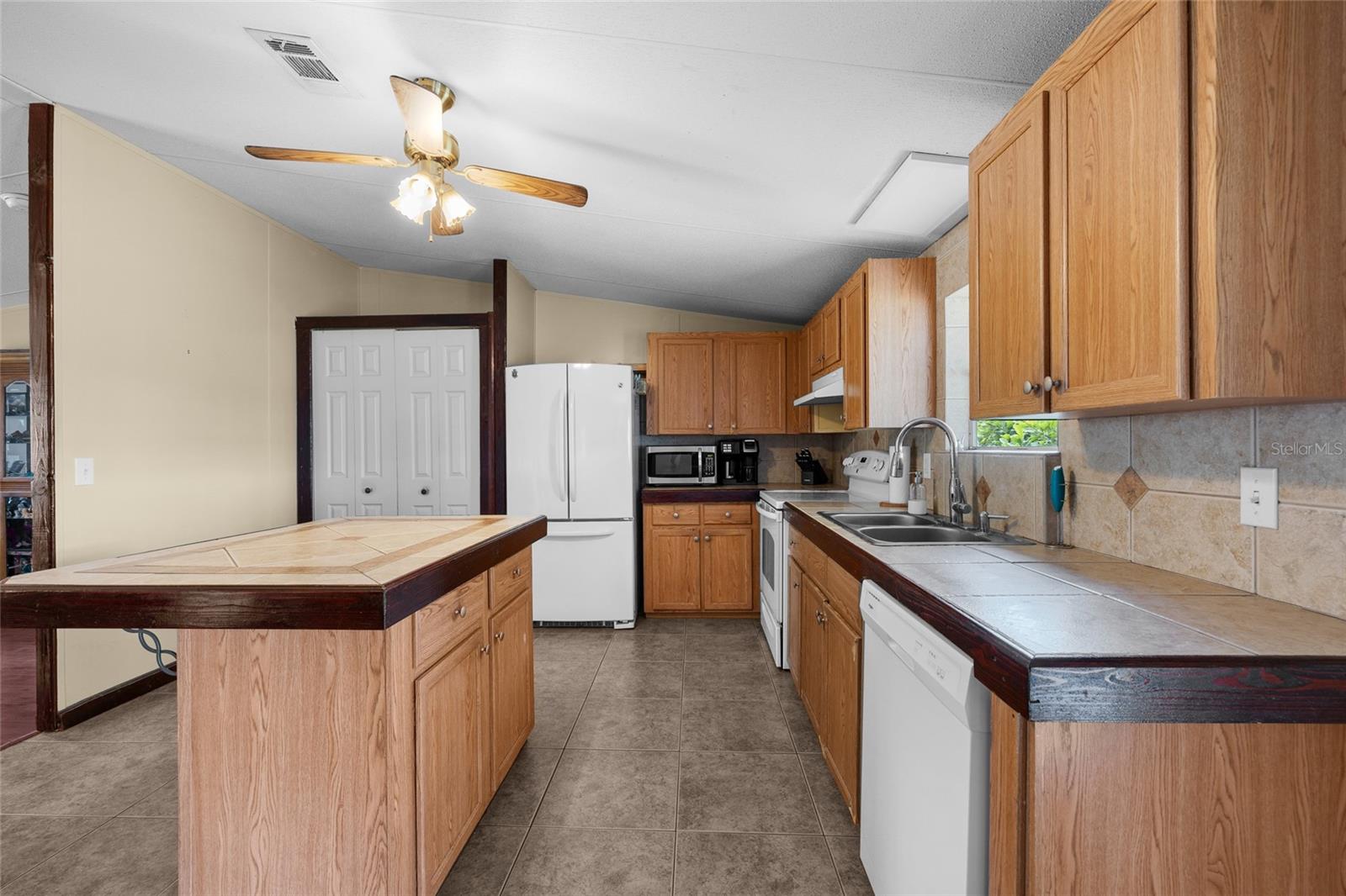 Image 7 of 39 For 25426 Cr 239