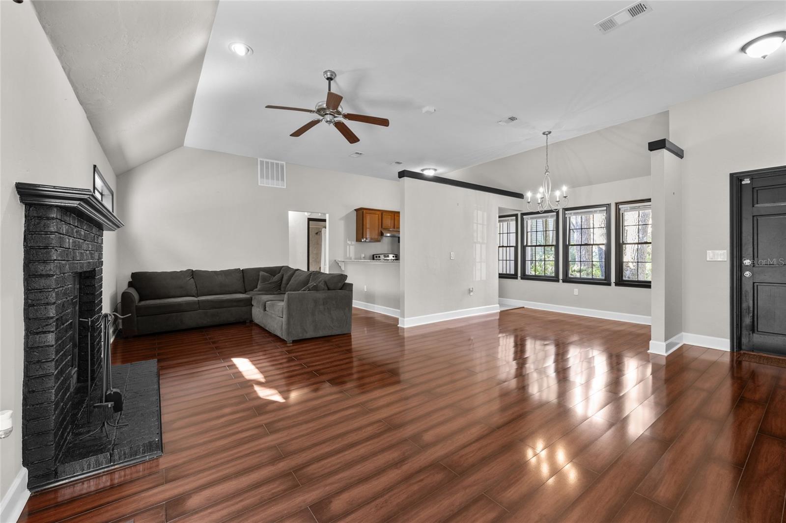 Image 4 of 23 For 5107 86th Terrace