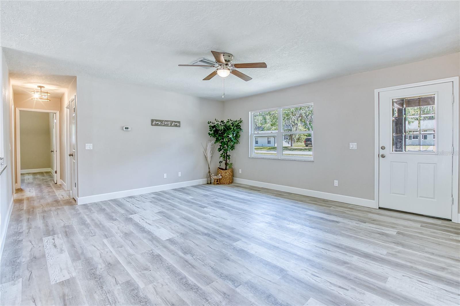 Listing photo id 10 for 1115 Russell Avenue