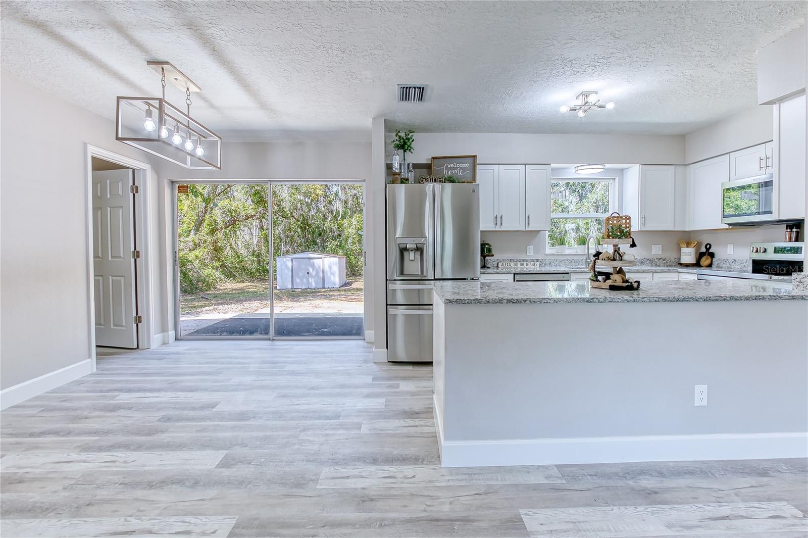 Listing photo id 14 for 1115 Russell Avenue