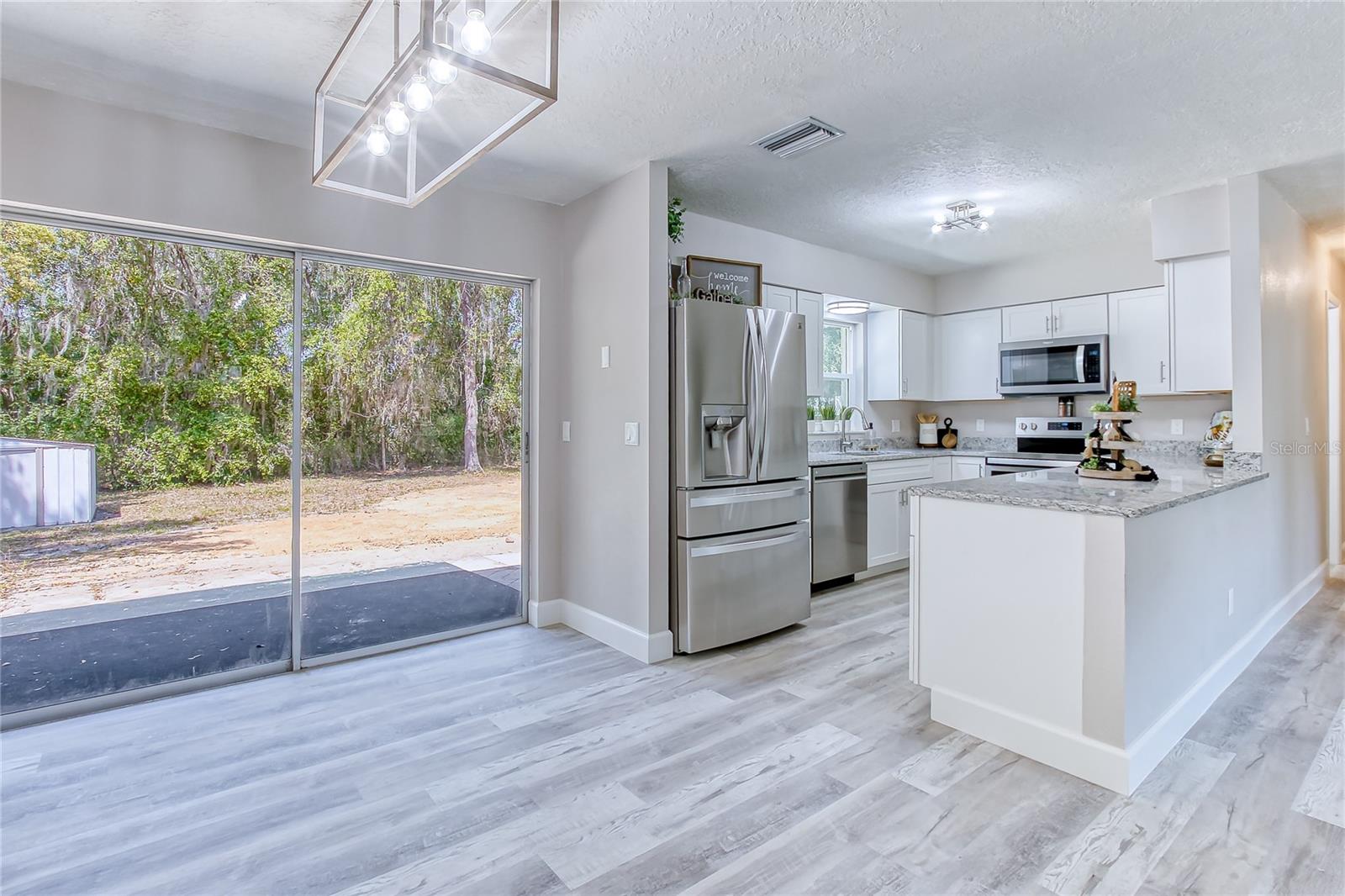 Listing photo id 15 for 1115 Russell Avenue