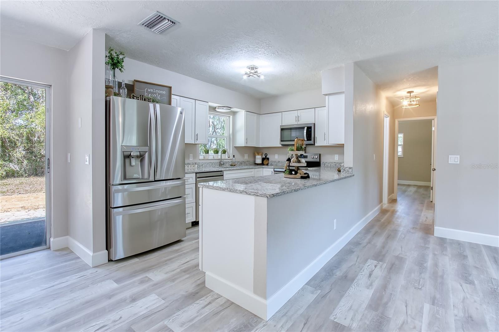 Listing photo id 16 for 1115 Russell Avenue