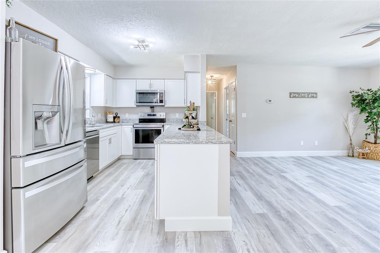 Listing photo id 17 for 1115 Russell Avenue