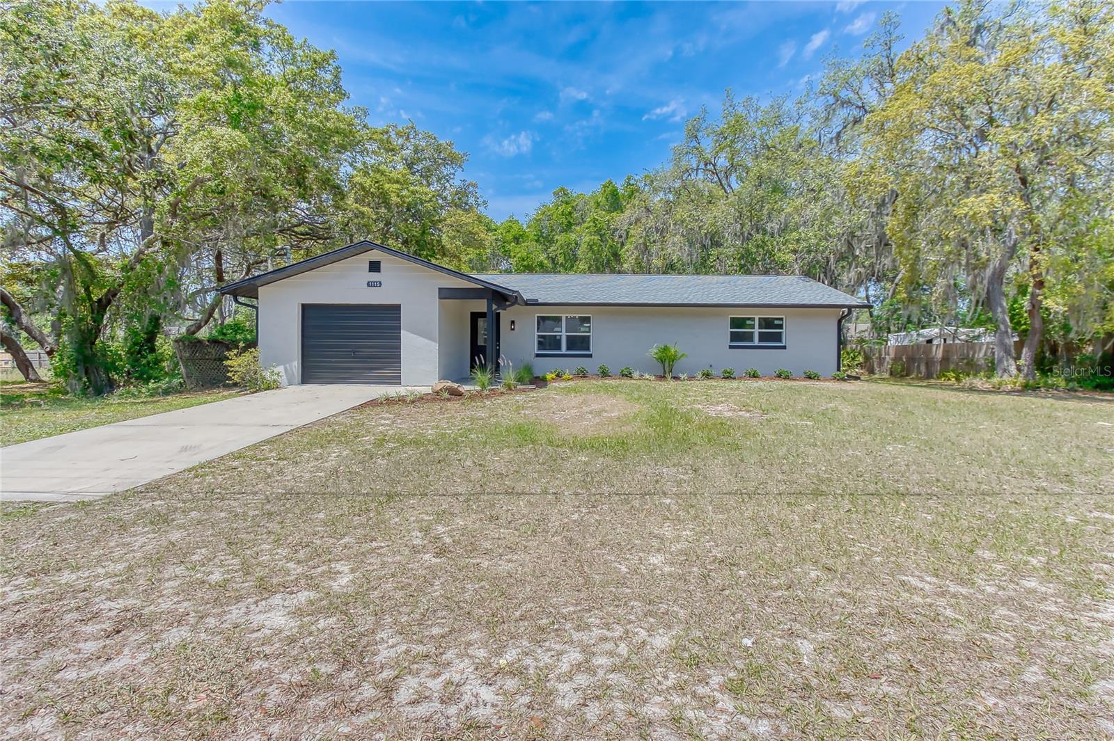 Listing photo id 0 for 1115 Russell Avenue