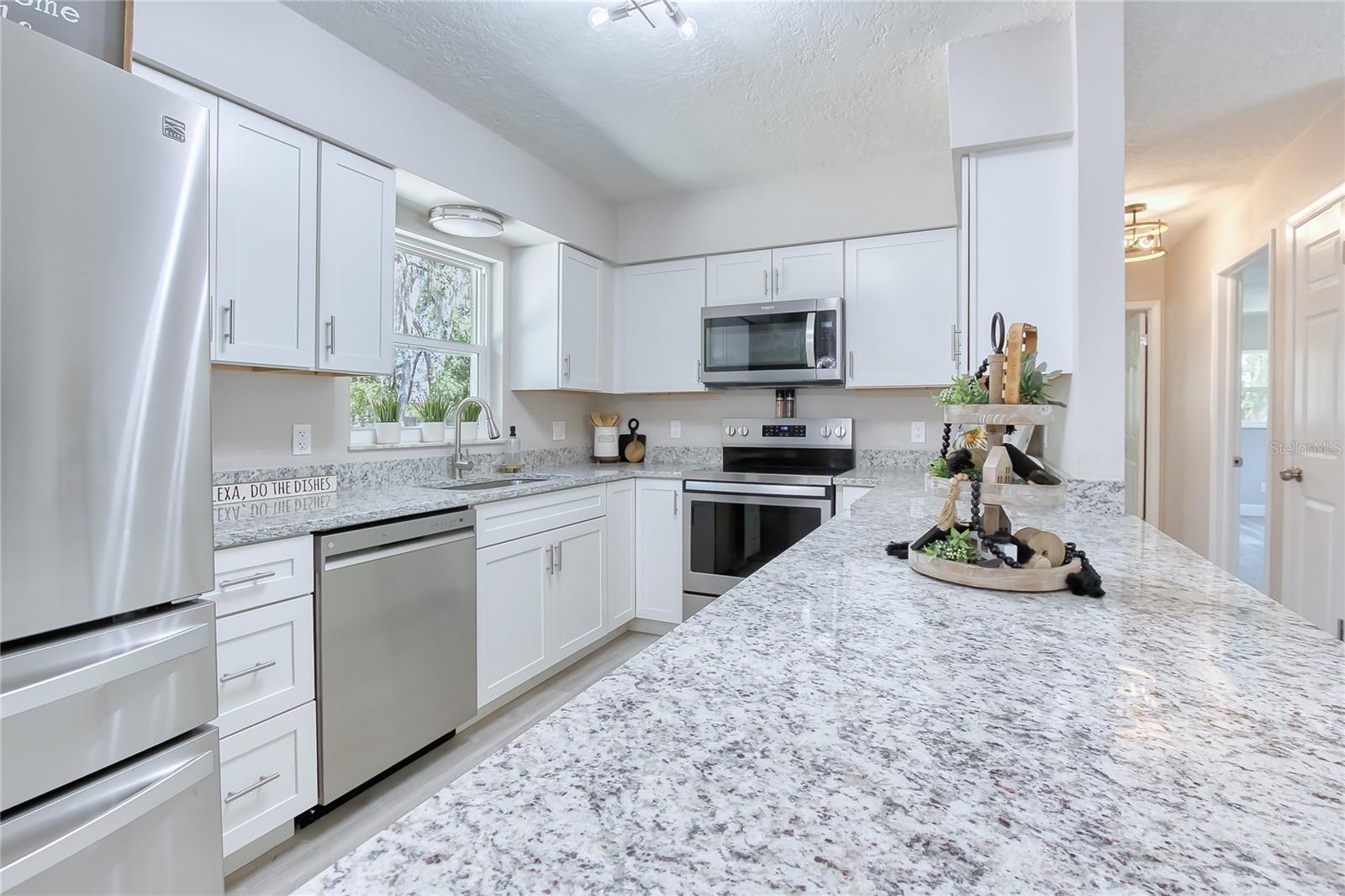 Listing photo id 18 for 1115 Russell Avenue