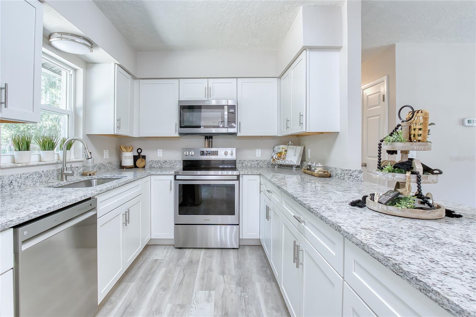 Listing photo id 20 for 1115 Russell Avenue