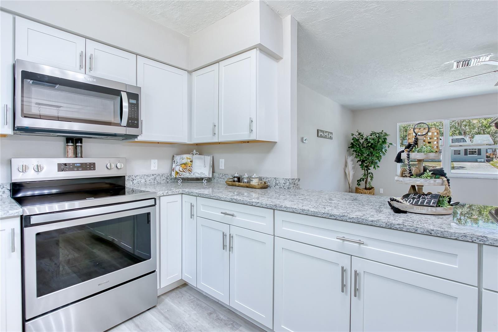 Listing photo id 21 for 1115 Russell Avenue