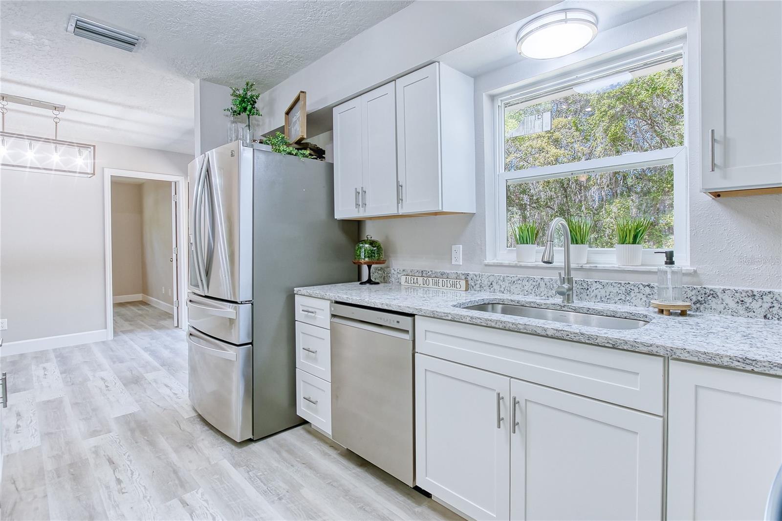 Listing photo id 23 for 1115 Russell Avenue
