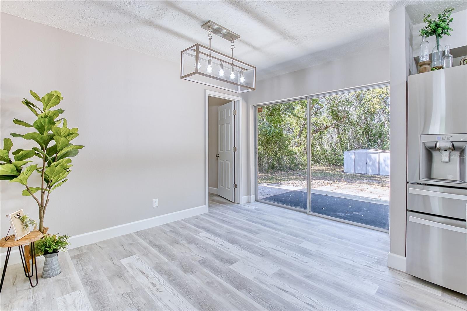 Listing photo id 25 for 1115 Russell Avenue