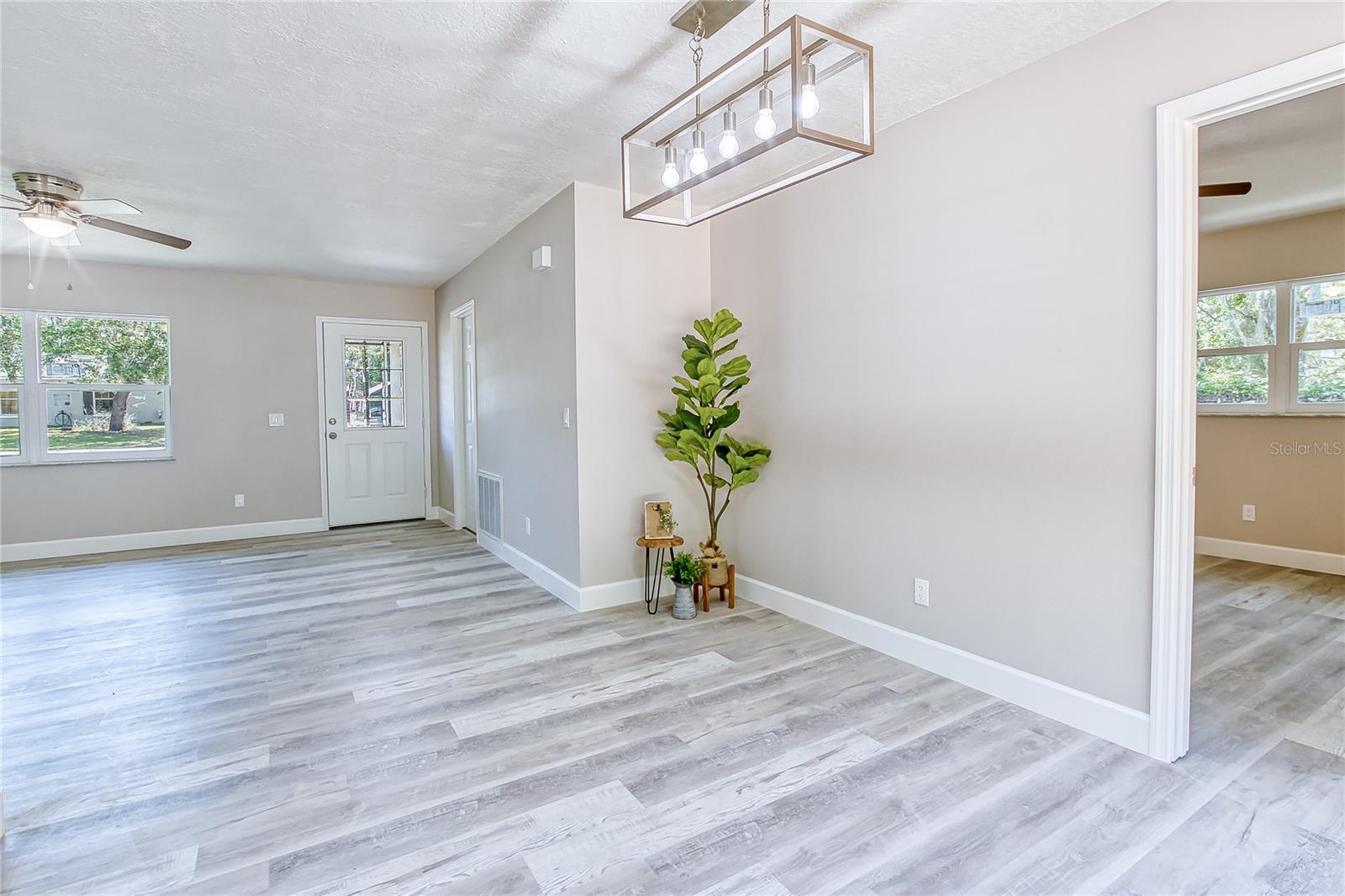 Listing photo id 26 for 1115 Russell Avenue