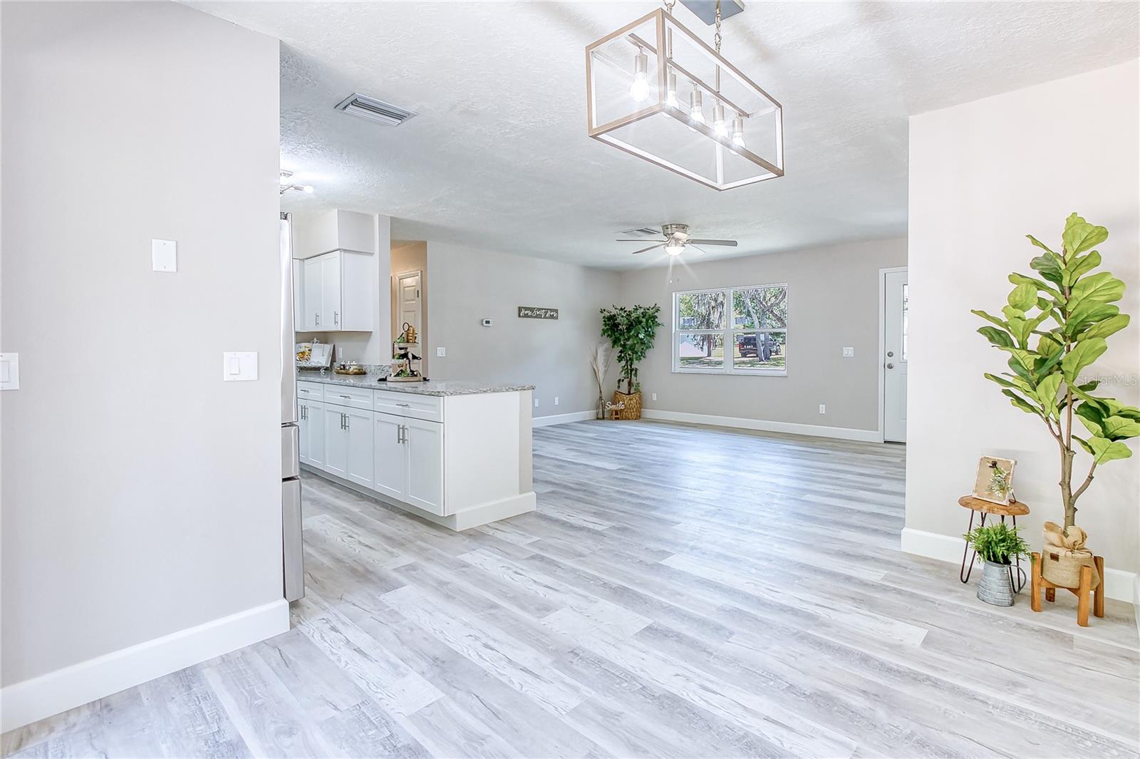 Listing photo id 27 for 1115 Russell Avenue