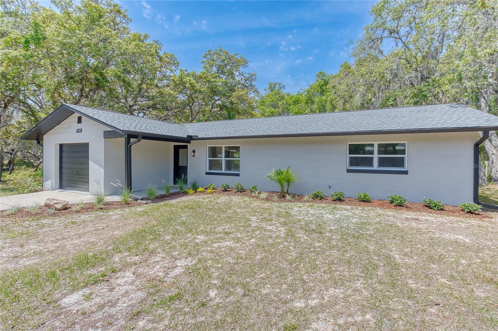 Listing photo id 1 for 1115 Russell Avenue