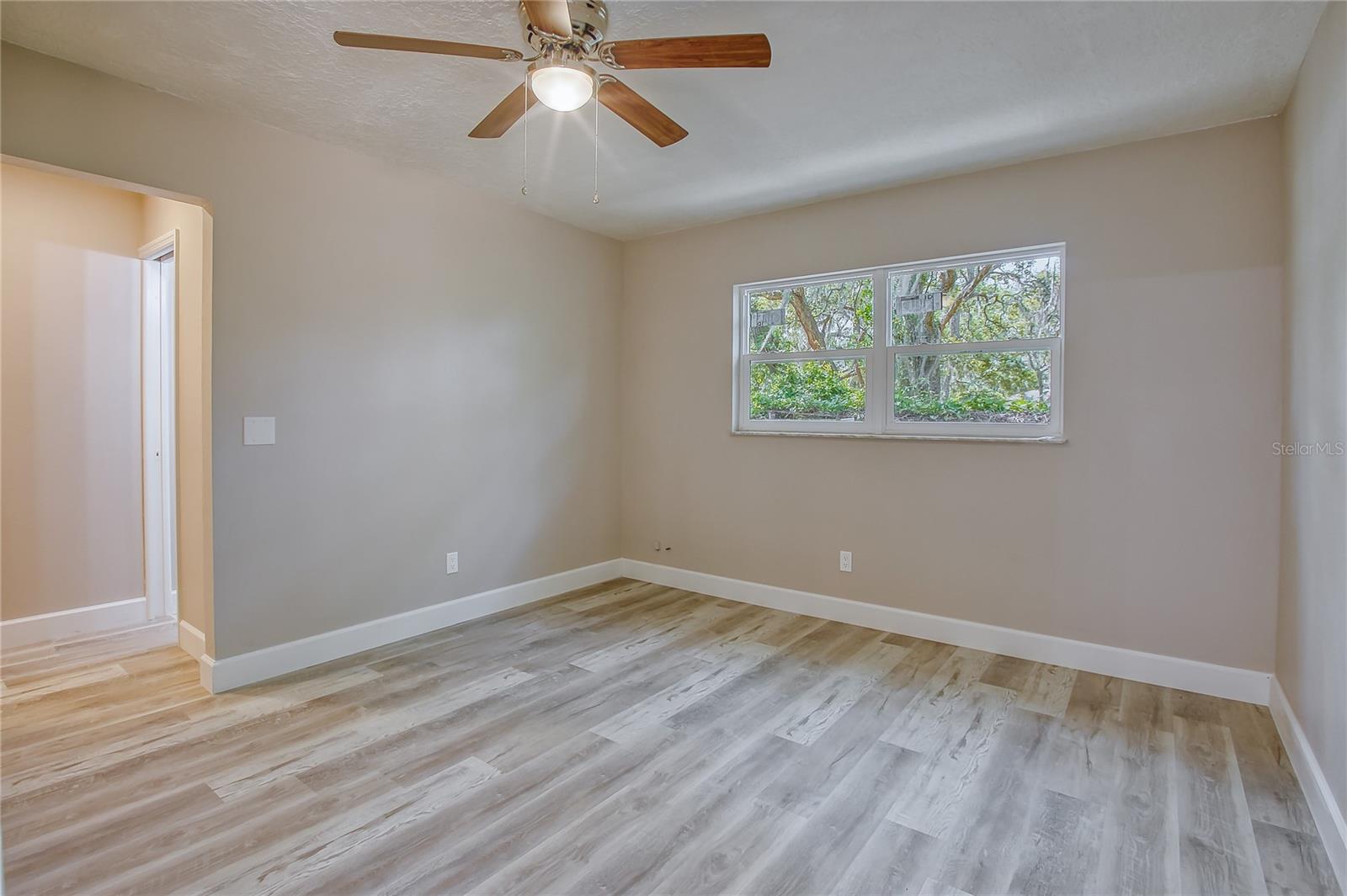 Listing photo id 31 for 1115 Russell Avenue