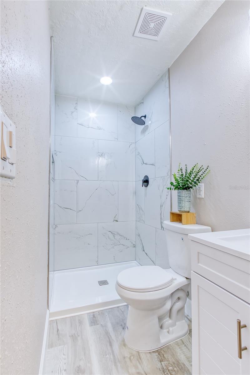 Listing photo id 32 for 1115 Russell Avenue