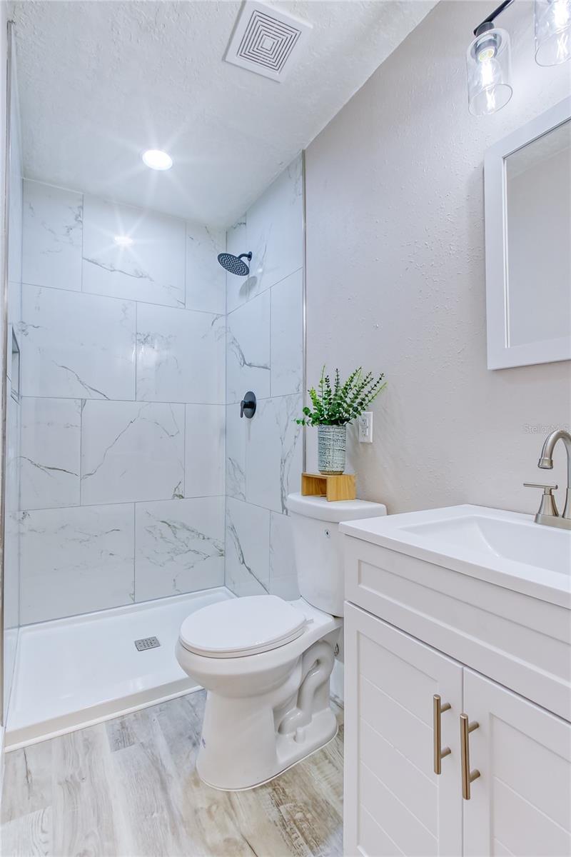 Listing photo id 33 for 1115 Russell Avenue