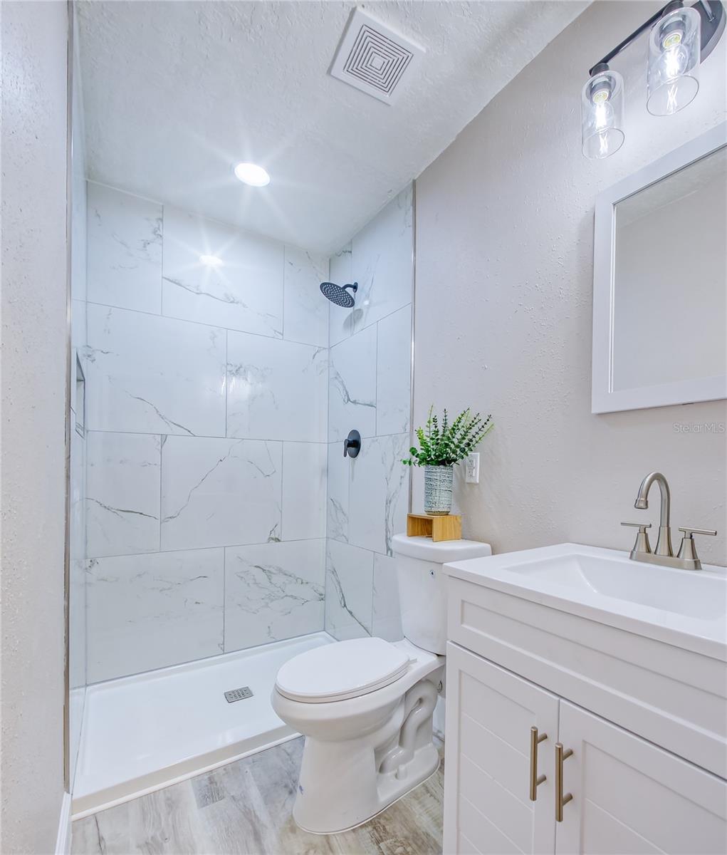 Listing photo id 34 for 1115 Russell Avenue