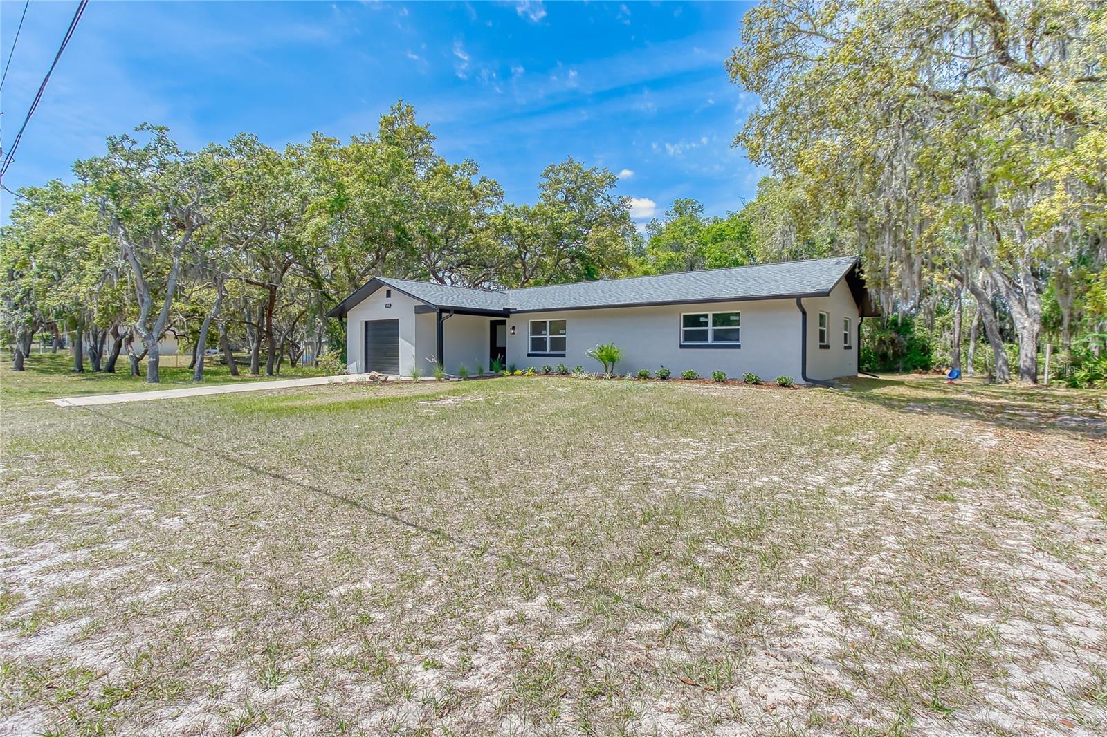 Listing photo id 2 for 1115 Russell Avenue