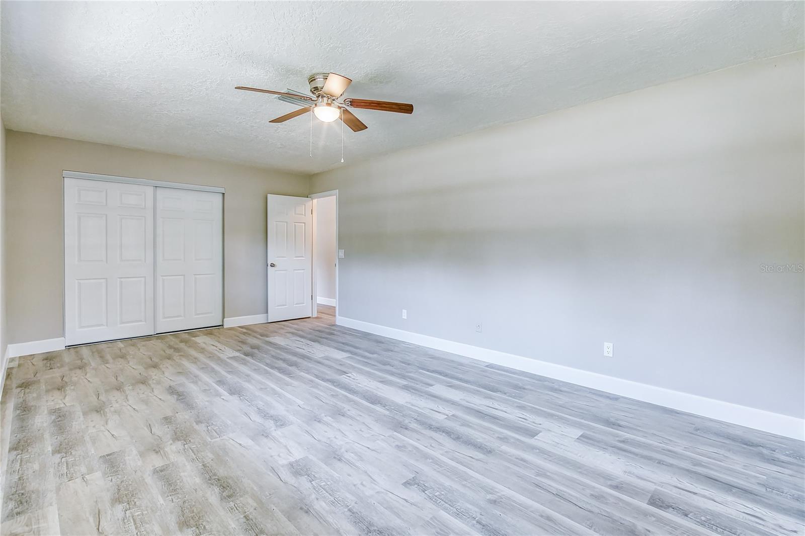 Listing photo id 38 for 1115 Russell Avenue