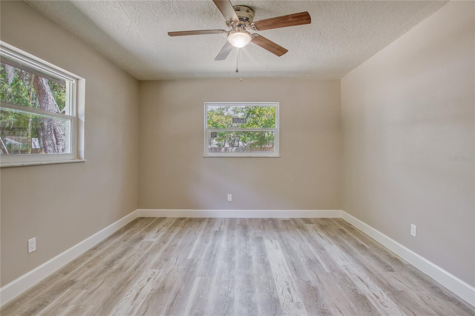 Listing photo id 47 for 1115 Russell Avenue