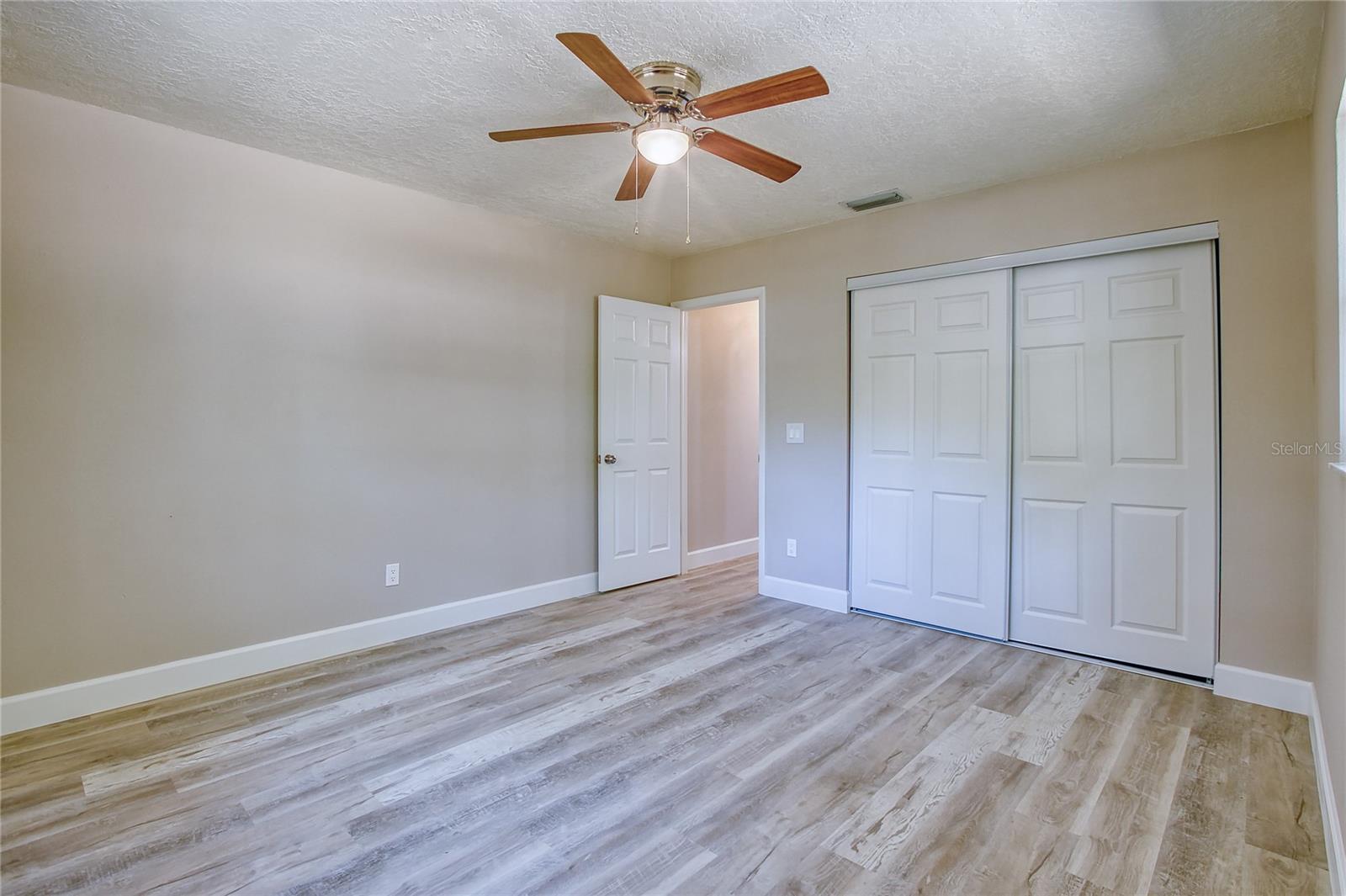 Listing photo id 49 for 1115 Russell Avenue