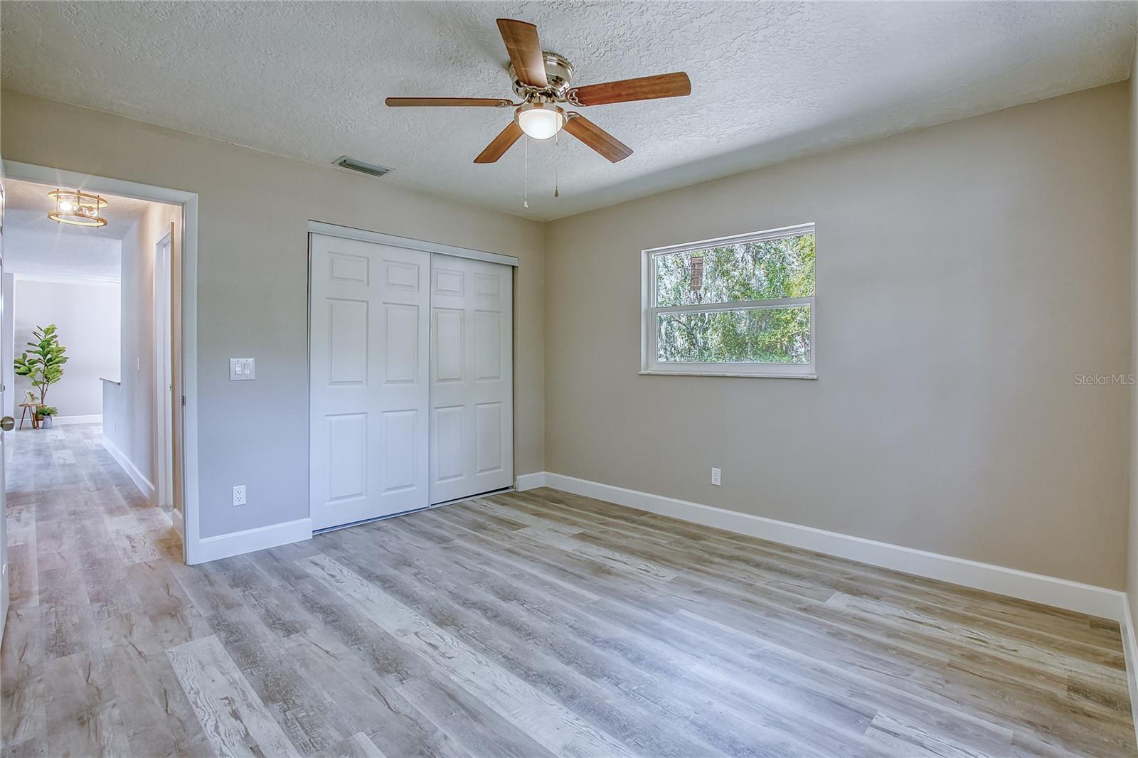 Listing photo id 50 for 1115 Russell Avenue